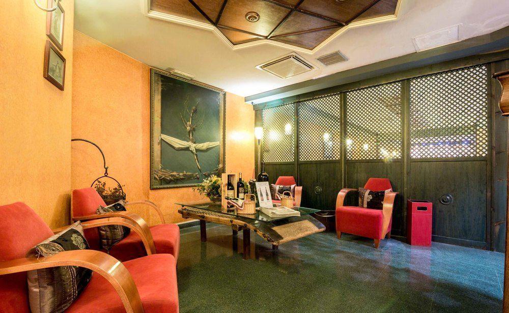 فندق El Patio La Almunia de Doña Godina المظهر الخارجي الصورة